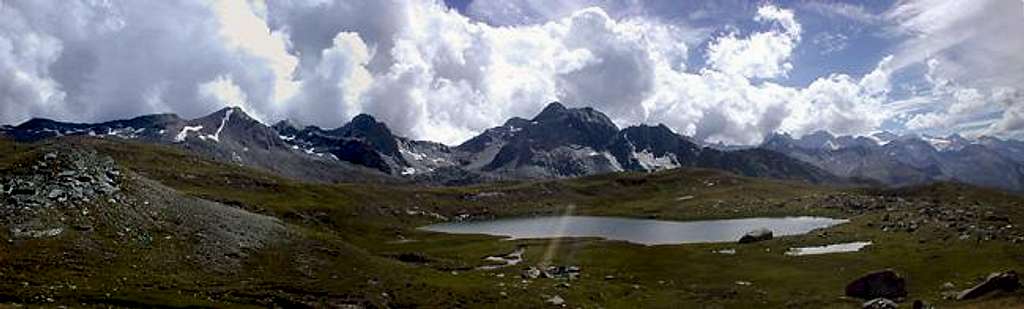 Panoramic view from Ponton lake of the southern  ridge of Vallone dell'Urtier