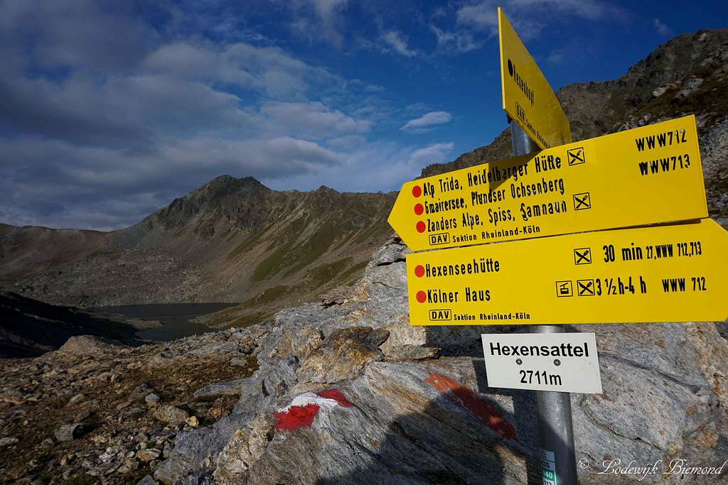 Hexensattel Signpost (2710m)