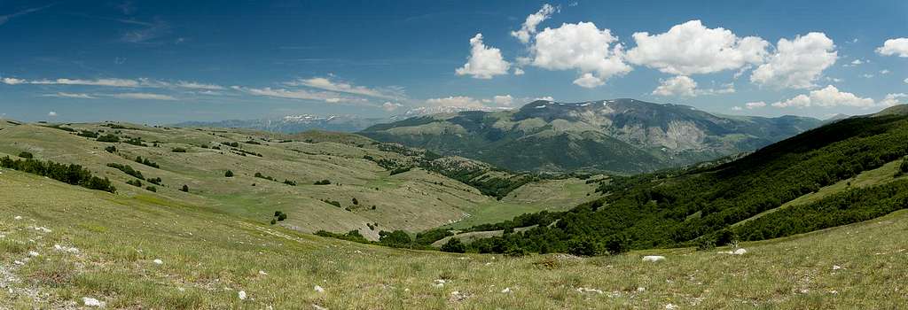 Monte Genzana in front of Montagne del Morrone and Majella