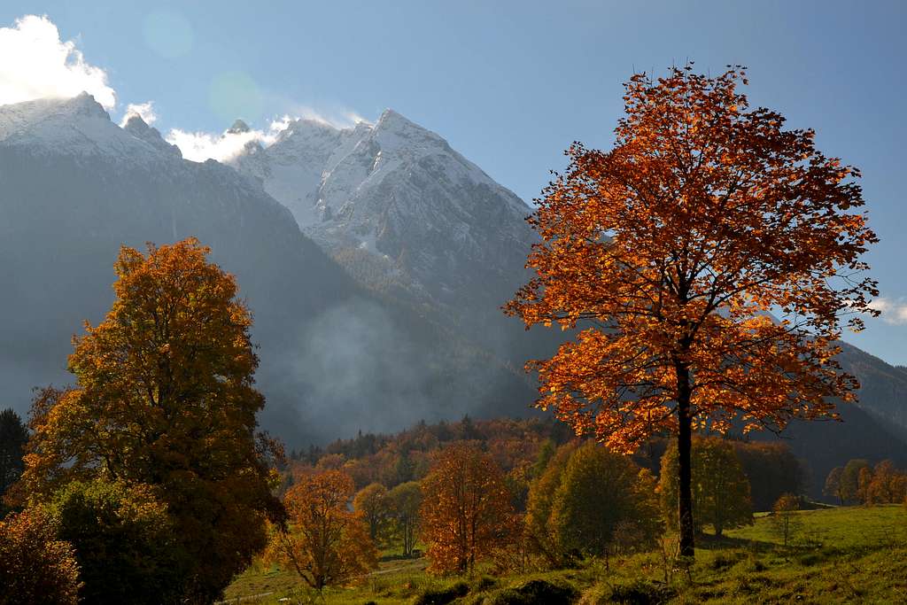 Fall colors in front of the Hochkalter group
