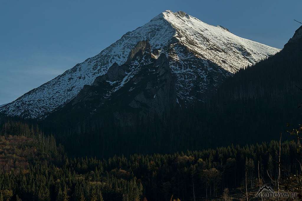 Mount Havran in October snow