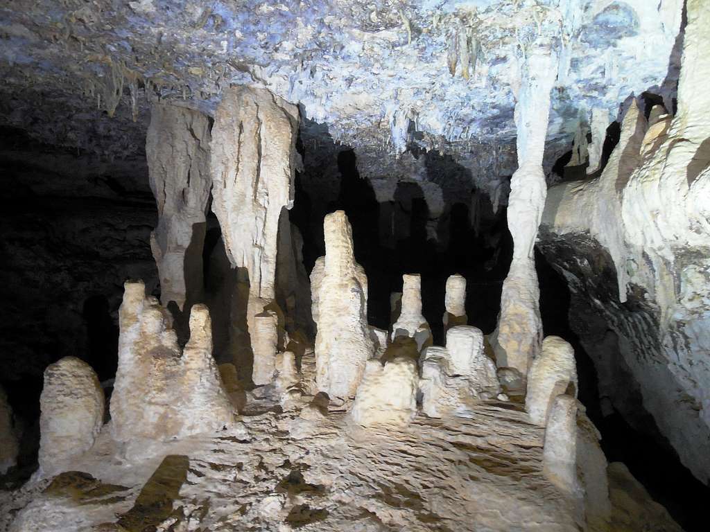 Barcadera Caves