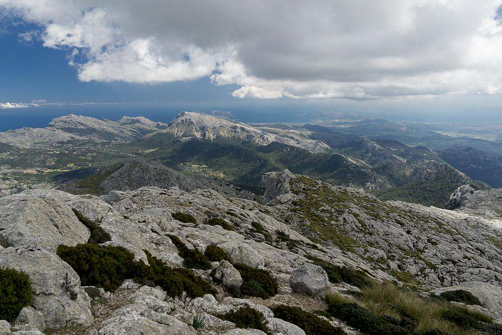 Summit view Massanella: Puig Tomir and Mallorca's north coast