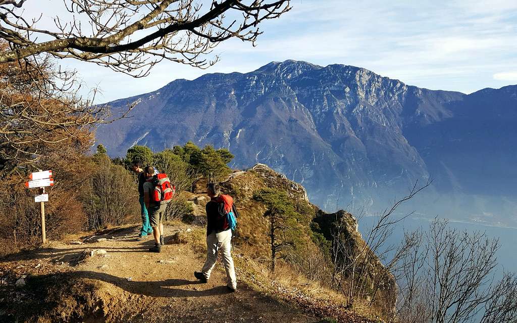 Hikers getting Passo Rocchetta