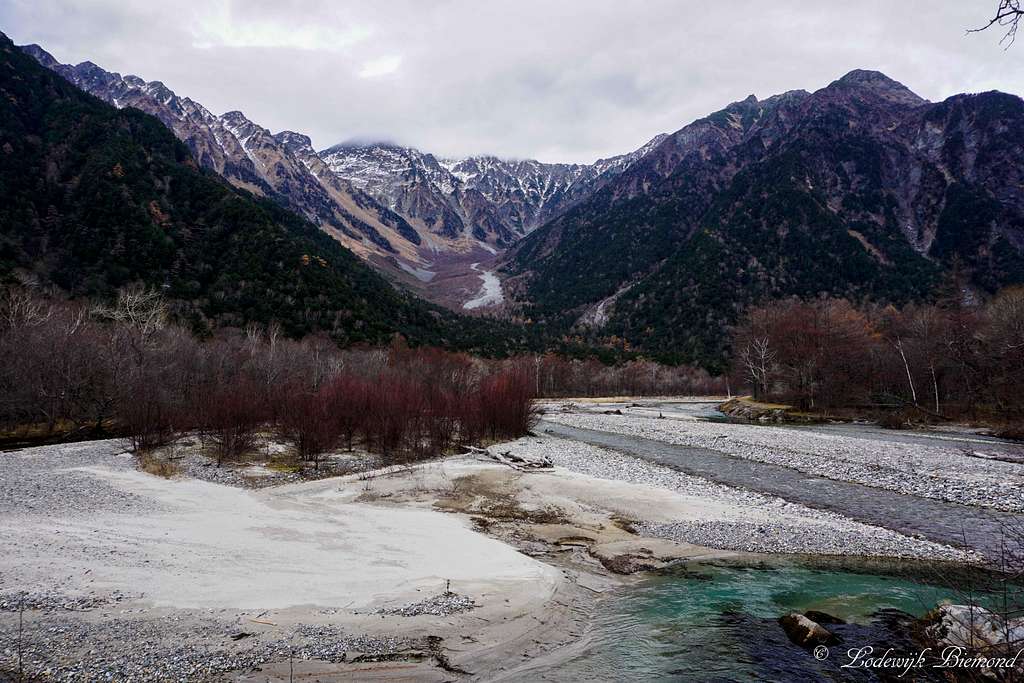 Hoyaka Dake (3190m) and Azusa River