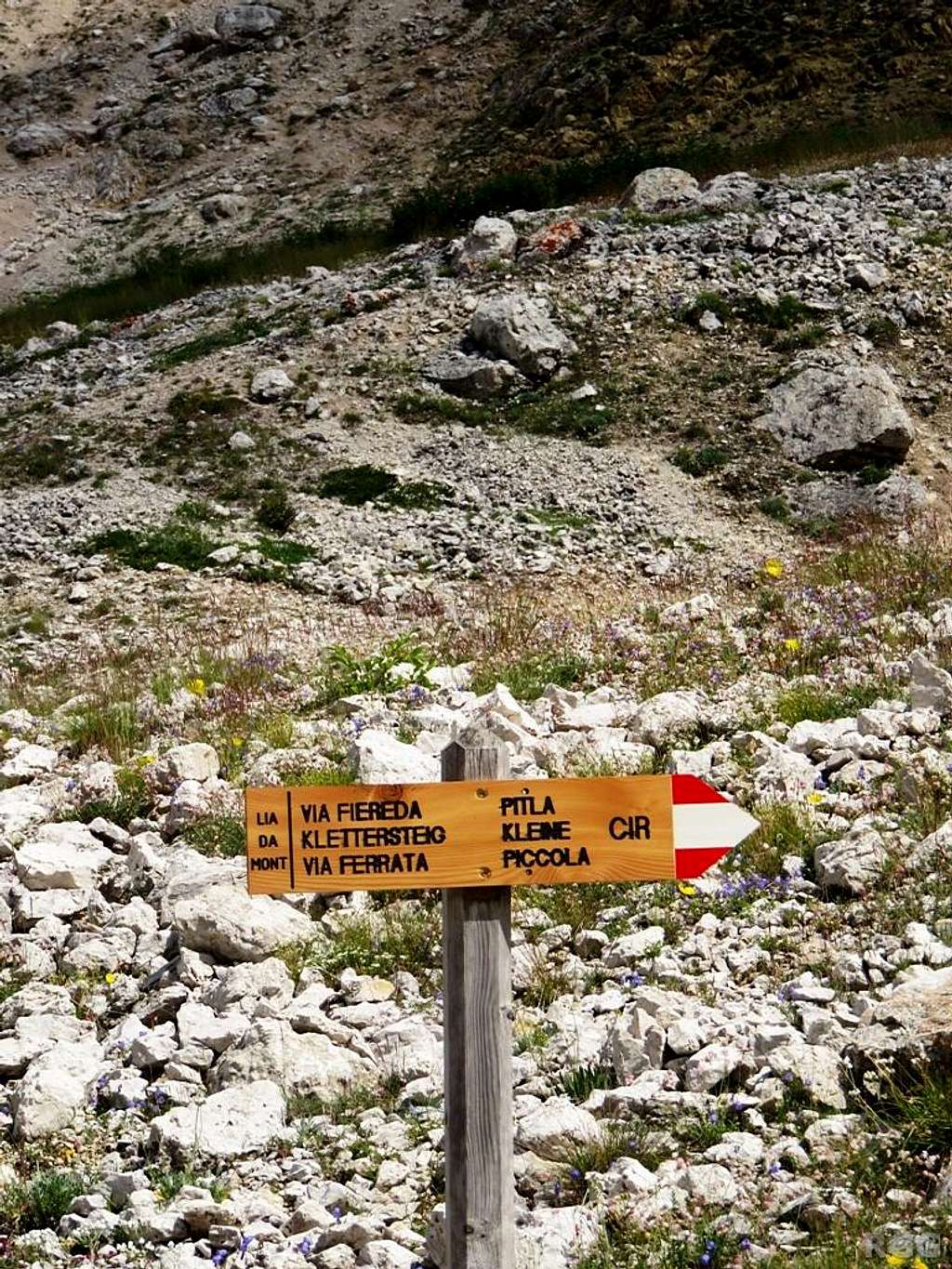 Route sign to the Via Ferrata