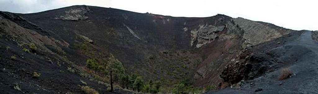 The huge crater of Volcán San...