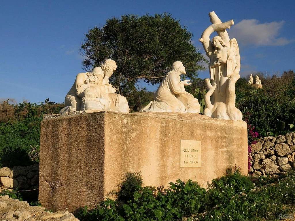 <a href=https://en.wikipedia.org/wiki/Stations_of_the_Cross>Way of the Cross</a> at Ta'Pinu - statue 2