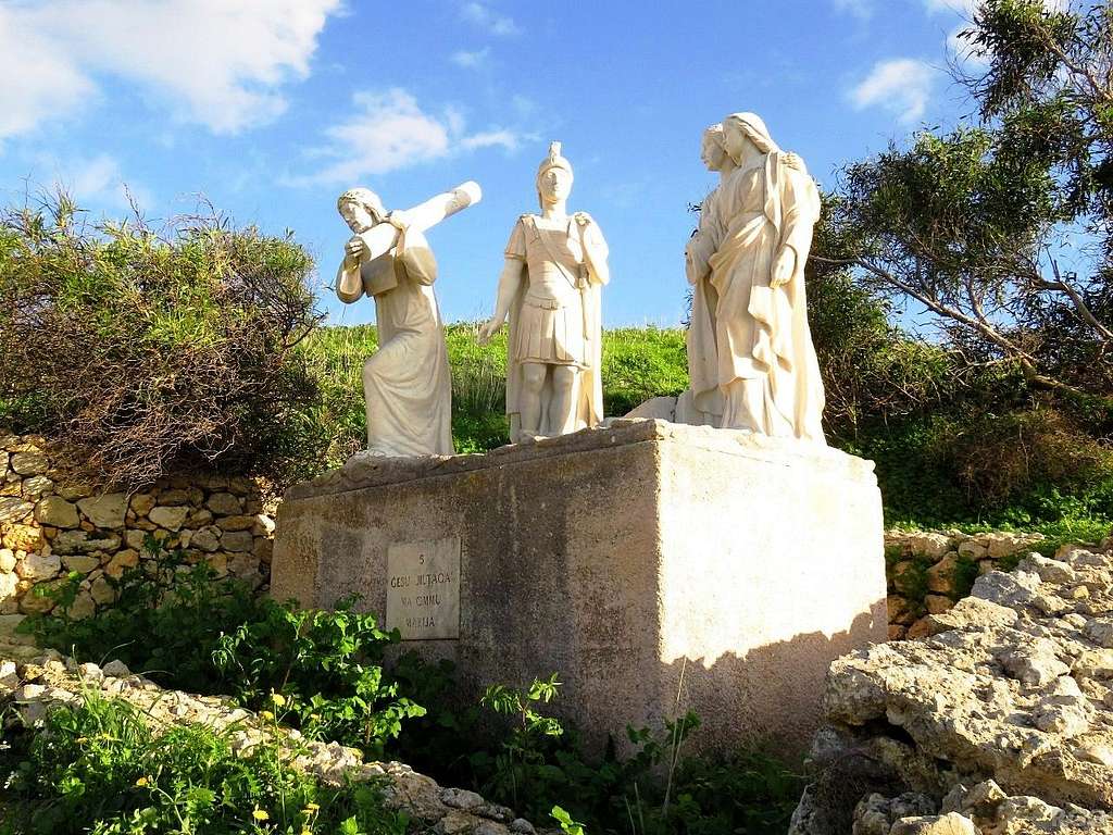<a href=https://en.wikipedia.org/wiki/Stations_of_the_Cross>Way of the Cross</a> at Ta'Pinu - statue 5