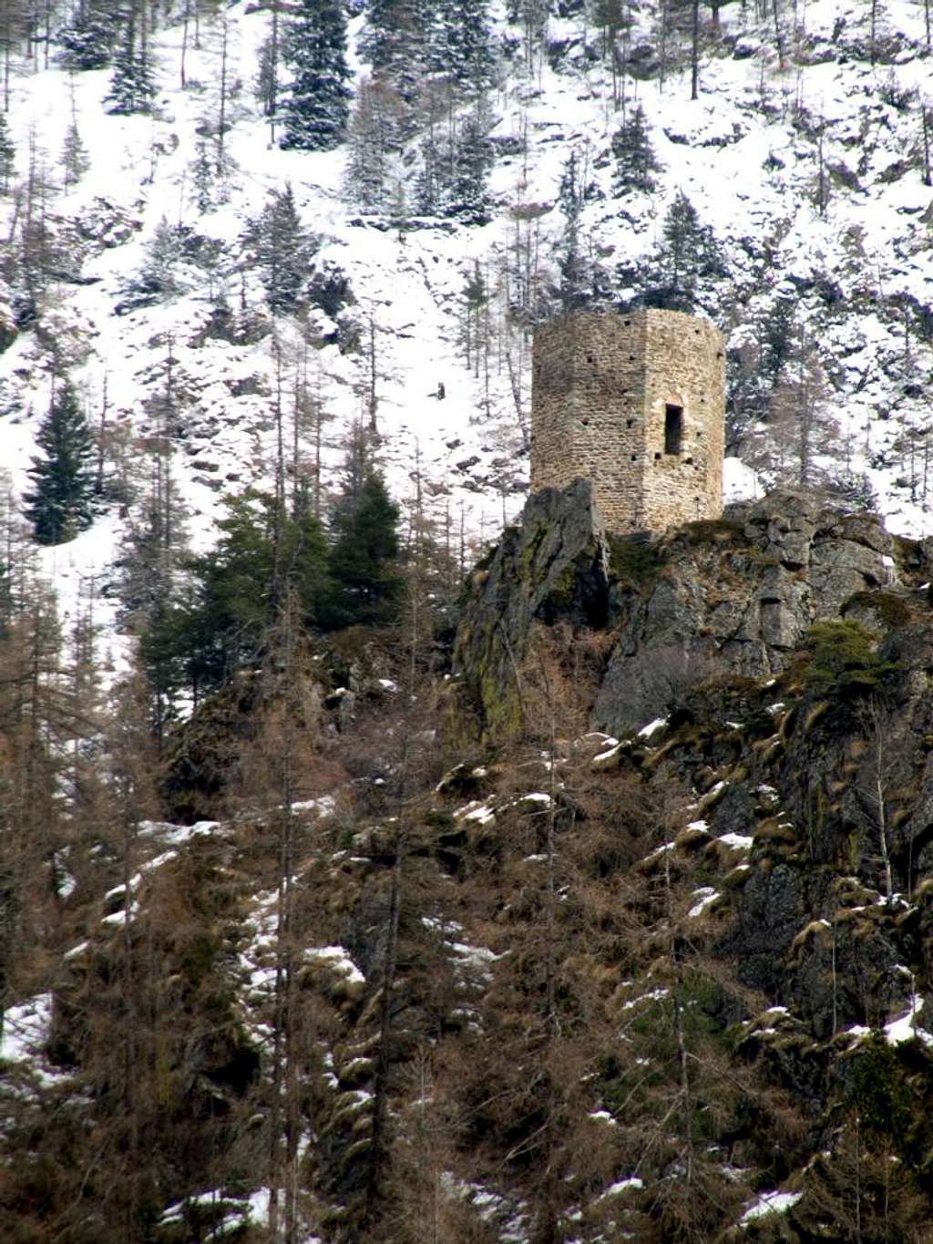 Oyace's Castle or Tornalla Tower from North-NW 2017