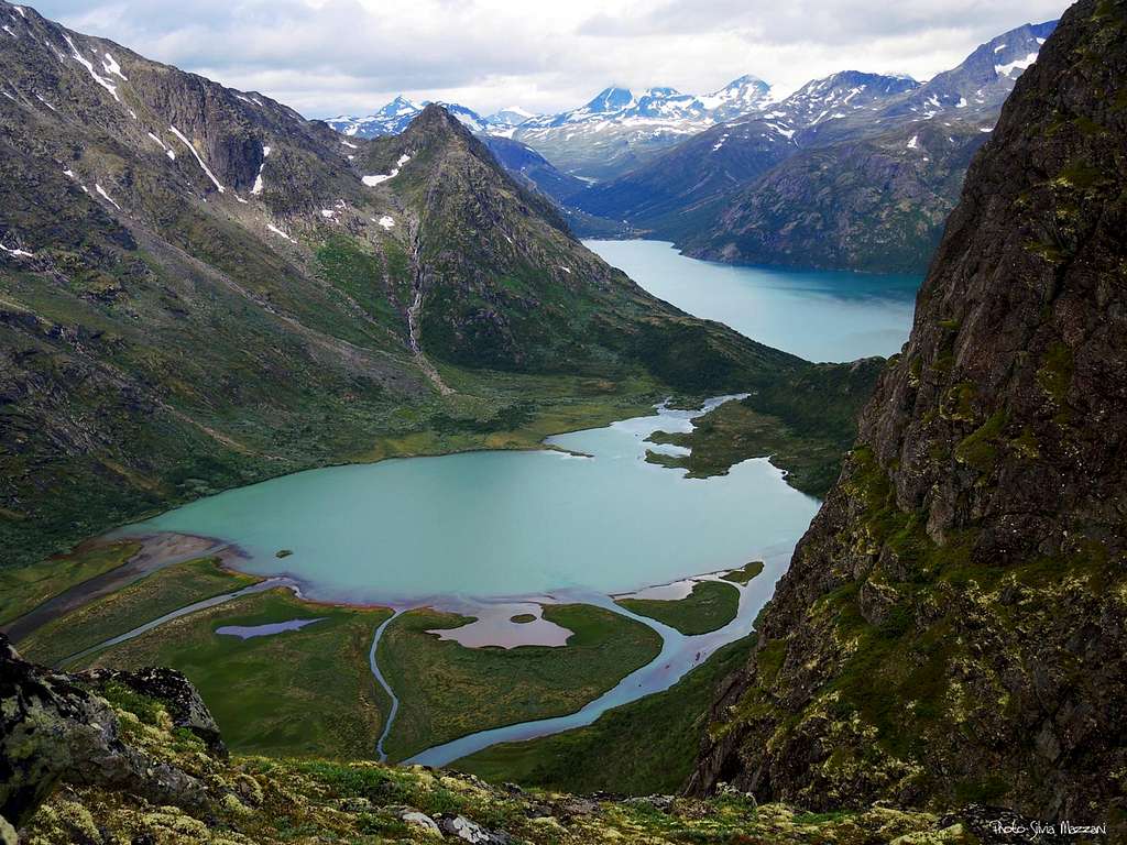 Leirungsdalen delta landscape seen from the ridge across Knutshøe