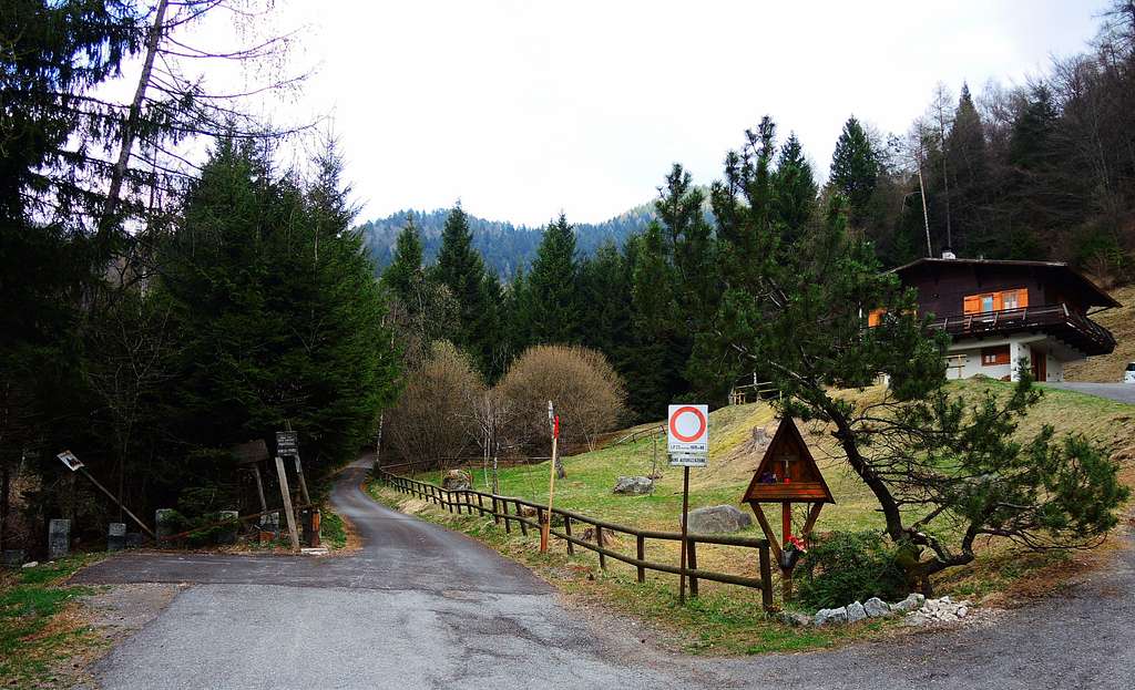 The hamlet of Deserta at the start of the route to Monte Campellet