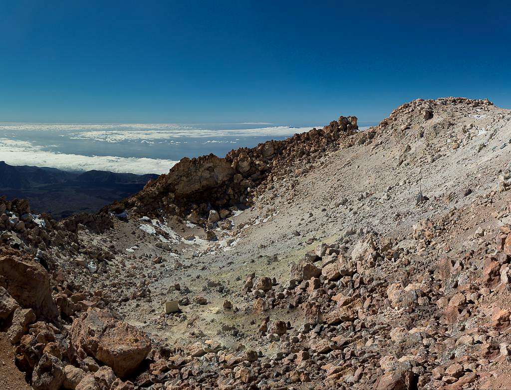 Looking inside the crater of Teide