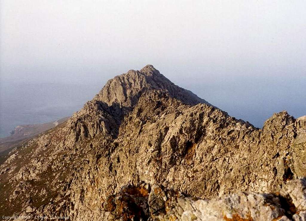 Summit of Tsiknias (729m)