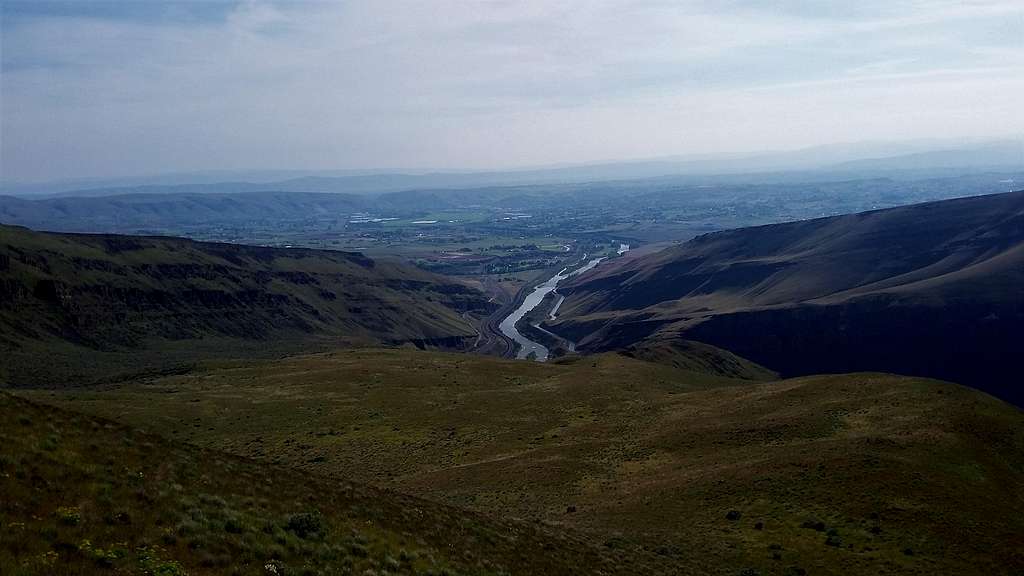 Looking at the southern terminus of Yakima Canyon