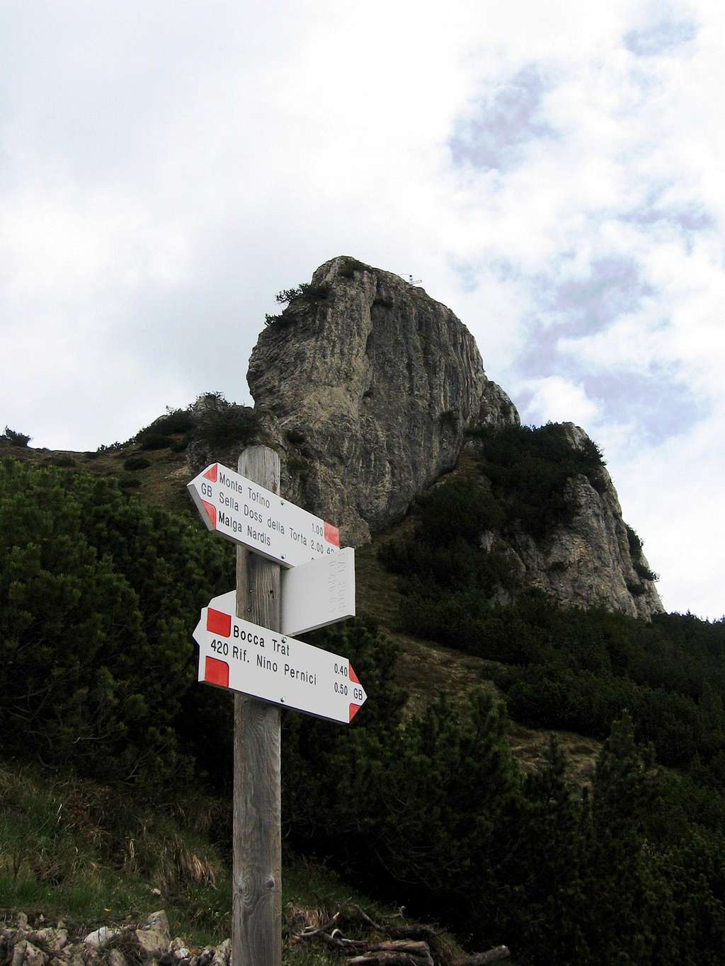 Signpost at Corno and Mazza di Pichea junction