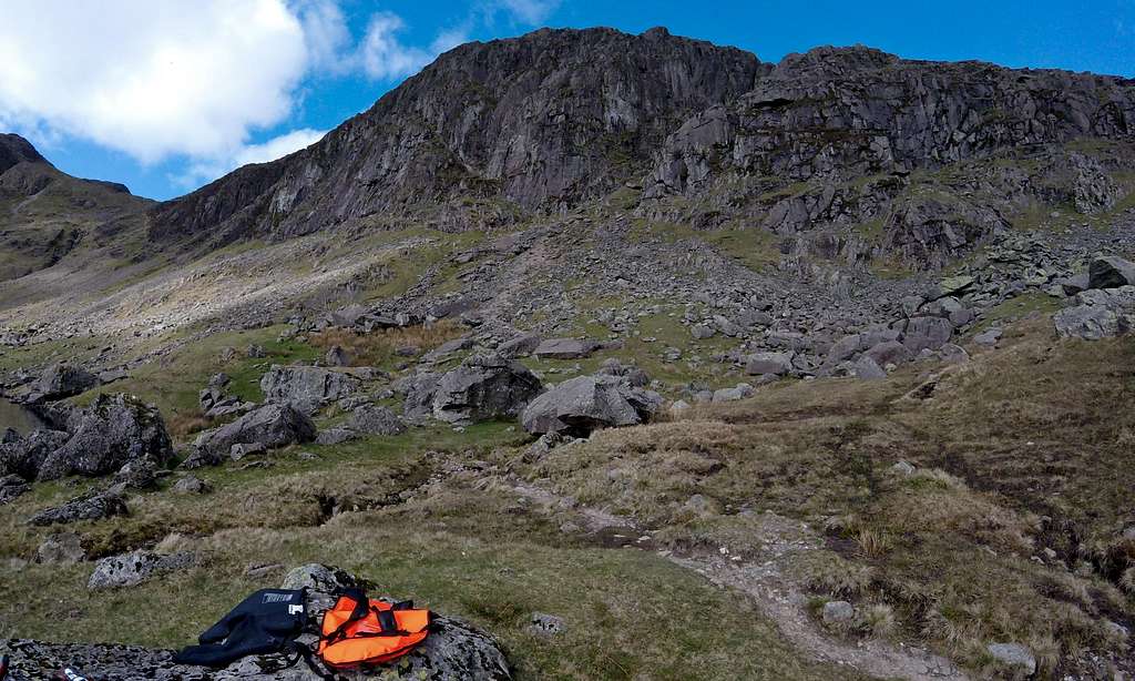 Looking up at Pavey Ark