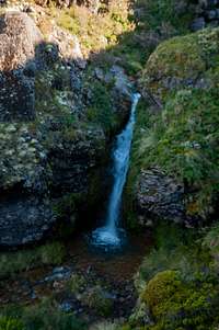 Tongariro Crossing 09 (small waterfall)