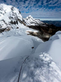 Ishinca / Summit looking down onto SW ridge