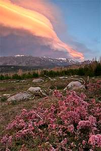 Sierra Wave above the slopes...