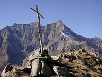 The cross on the summit of  Testa di Entrelor