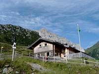 Neue Porzehütte 1942 m