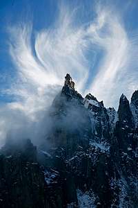 A Crown of clouds on the Dent du Requin