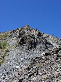 The ridge between the scree cirque and the SE chutes