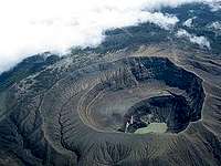 Volcan Santa Ana crater