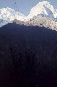 Huascaran Peaks, Sur on left,...