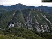 Vue au loin du mont Marcy à...