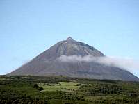 Montanha do Pico (2351 m)...