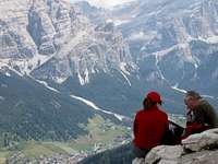 Couple sitting on the summit of Sassongher