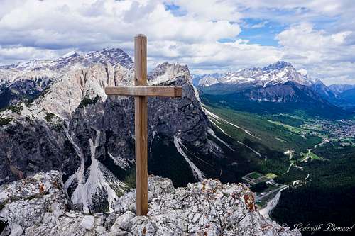 Summit cross with Cristallo and Sorapiss