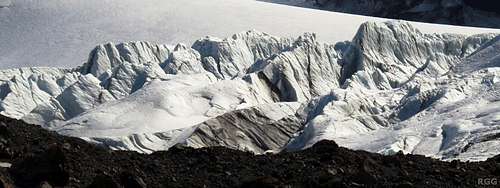 A beautiful but dangerous area on the Svínafellsjökull glacier