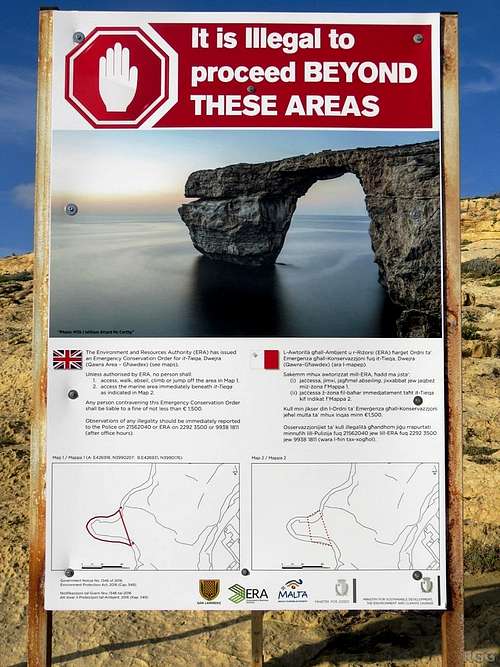 Warning sign at the Azure Window