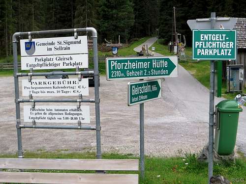 Lots of signs at the parking lot at the entrance of the Gleirschtal