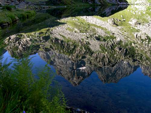 Mirroring in Fiorenza Lake