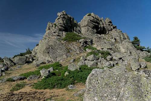 Granite rocks during the ascent to Cabeza Lijar