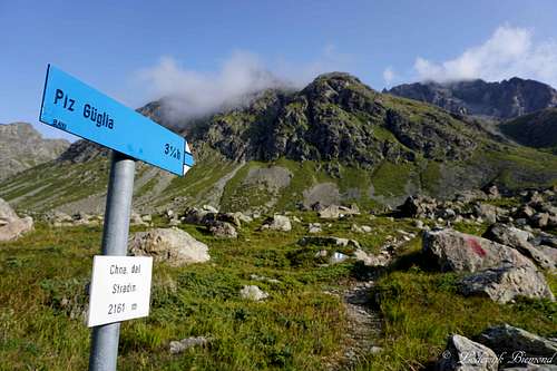 Signpost at Chamanna dal Stradin (2161m)