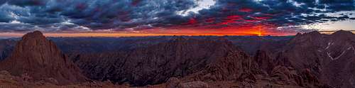 Sunrise panorama from Turret Peak