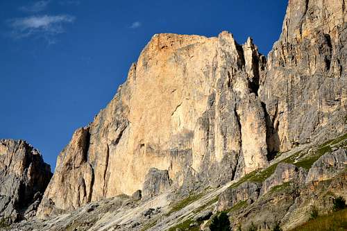 The formidable and technically extremely difficult west wall of Roda di Vaèl / Rotwand