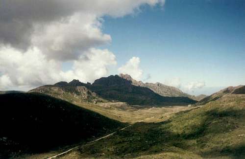 Agulhas Negras and the road...