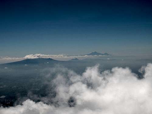 Orographic cloud formation on Mexican volcanoes