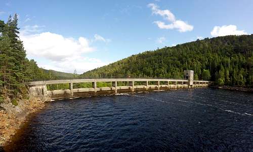 Loch Beinn a’Mheadhoin dam