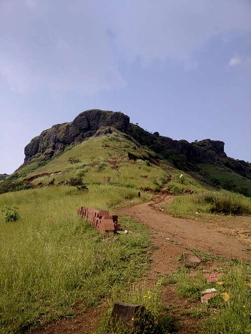 Trail up Raireshwar