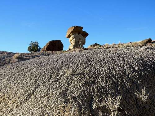 Near De-Na-Zin Arch