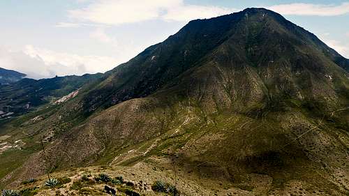 Cerro Sincholagua (Pululagua Crater)