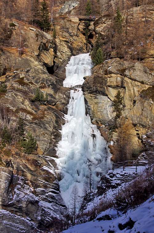Lillaz Waterfalls in December