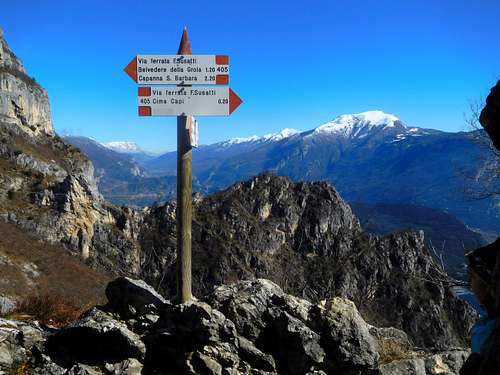 Signpost on Sentiero Foletti, Cima Capi
